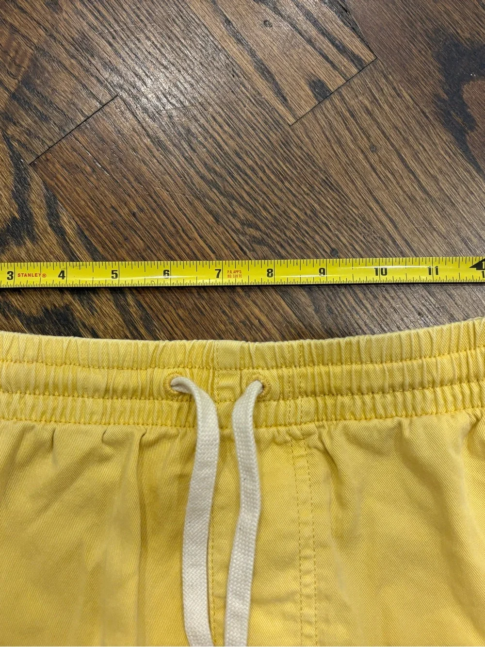 JCREW Garment-Dyed Dock Shorts Pale Yellow Drawstring Pull On Men’s Small EUC